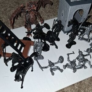 Medieval Battle Playset with Dragon and Knights